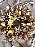 Вінок з натуральних сухоцвітів з кроликом, великодній вінок оберег на двері, д 28 см, фото 4
