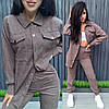 Жіночий весняний зручний прогулянковий вельветовий костюм: сорочка на кнопках та штани джогери, фото 4