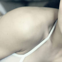 Плакат "Дівчина в купальнику на дивані", 43×60см, фото 2