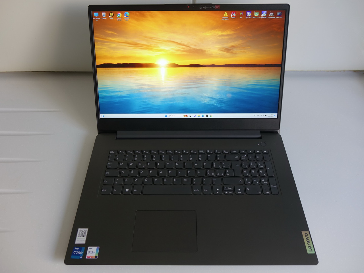 Ноутбук Lenovo V17 G3 IAP, 17.3 IPS FHD, i7-1255U 4.7GHz 10 ядер, 16gb ddr4, 512gb nvme ssd, Intel Iris, Win11