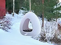 Уличная кормушка для диких птиц. Современный дизайн. Уличный декор для сада