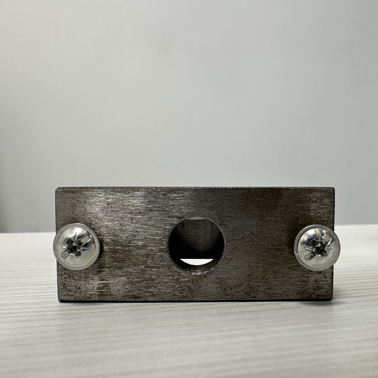 Кондуктор для отворів на гардинах/карнизах для натяжних стель