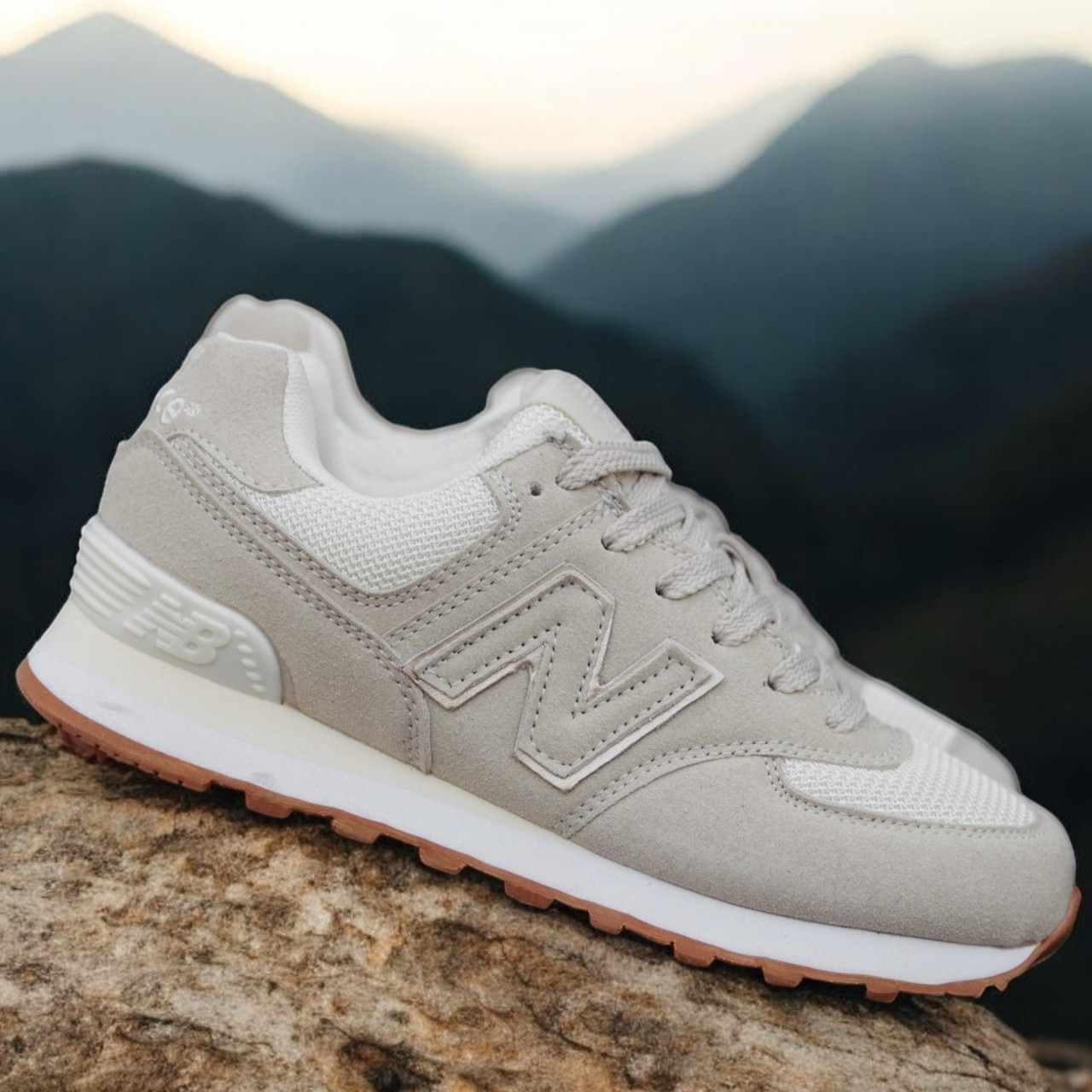 Жіночі кросівки демісезонні New Balance 574 весна осінь сірі. Живе фото