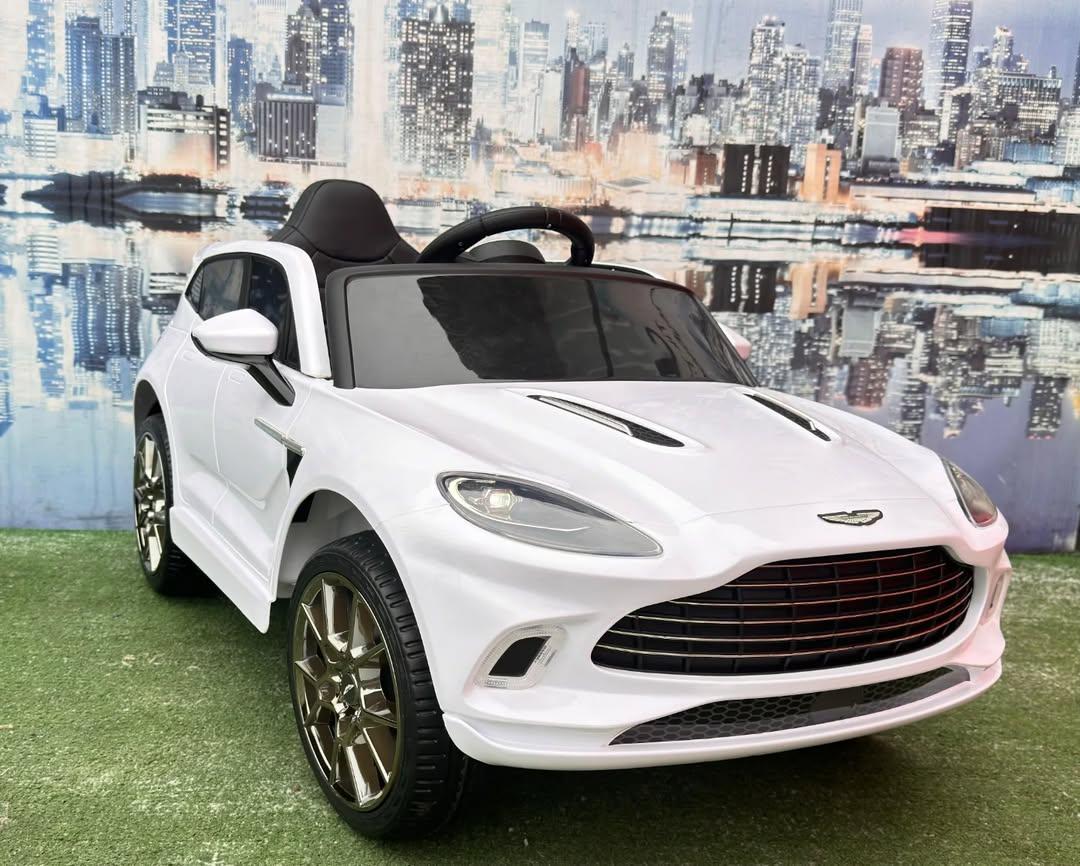 Дитячий електромобіль на акумуляторі Aston Martin S310 з пультом радіокерування для дітей 3-8 років білий