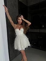 Вечернее платье с перьями страуса