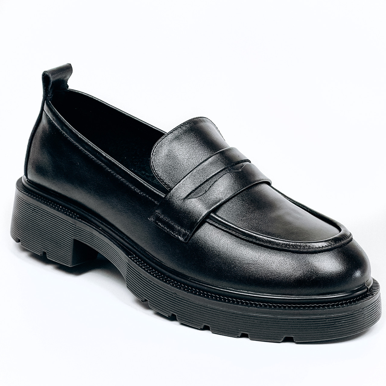 Жіночі шкіряні лофери чорного кольору AllShoes LT-K006-1 Black розмір 36