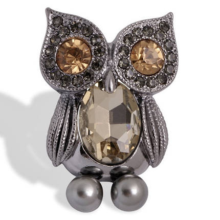 Брошка металева на сріблястій основі сова із сірими й бежевими стразами та сірими намистинами розмір 45х30 мм, фото 1