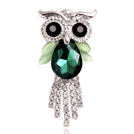 Брошка металева на сріблястій основі сова з білими та смарагдовими стразами розмір 45х25 мм, фото 1
