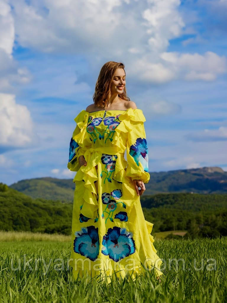 Сукня вишиванка з великими квітами  "Весняне небо"
