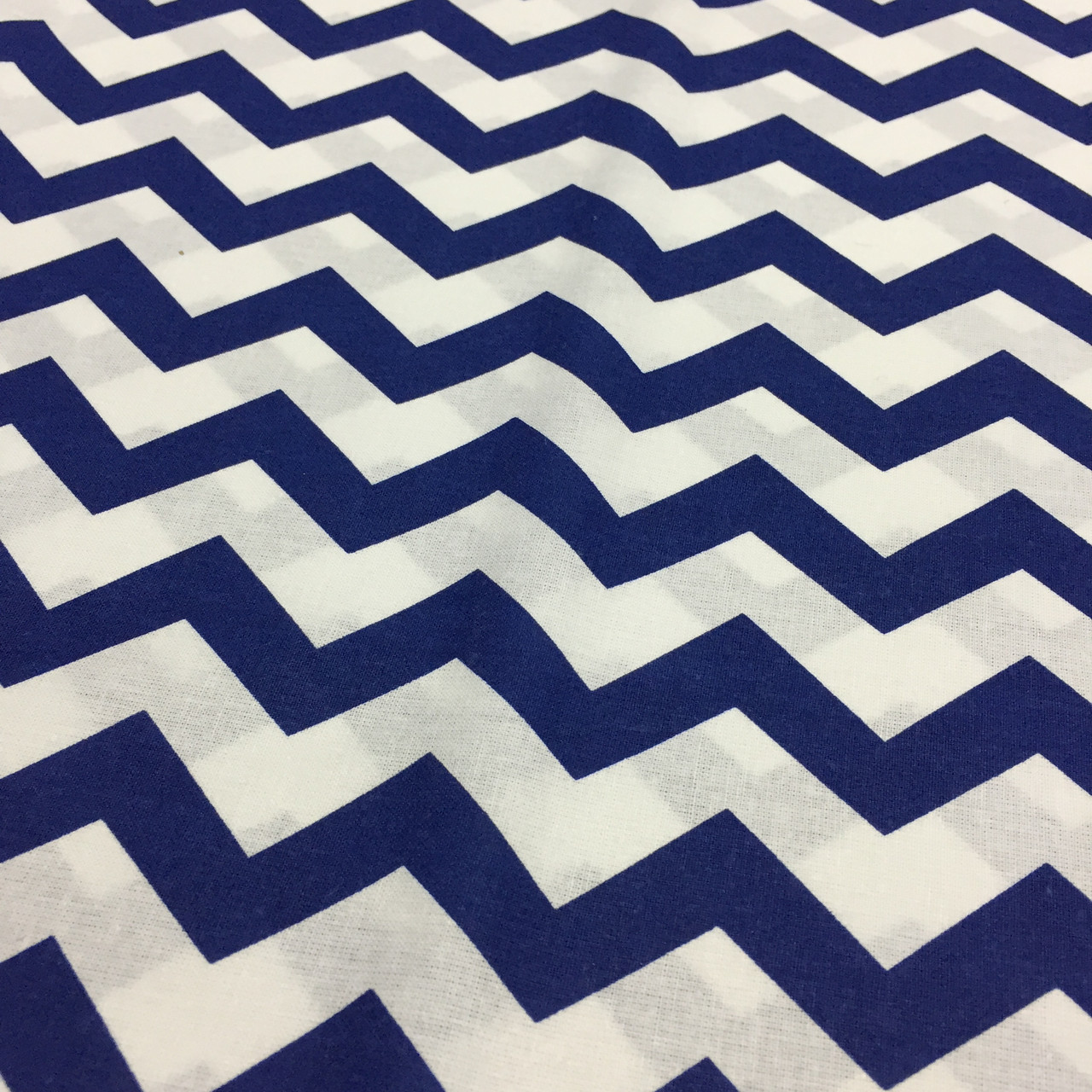 Тканина із синіми зигзагами на білому тлі, фото 1