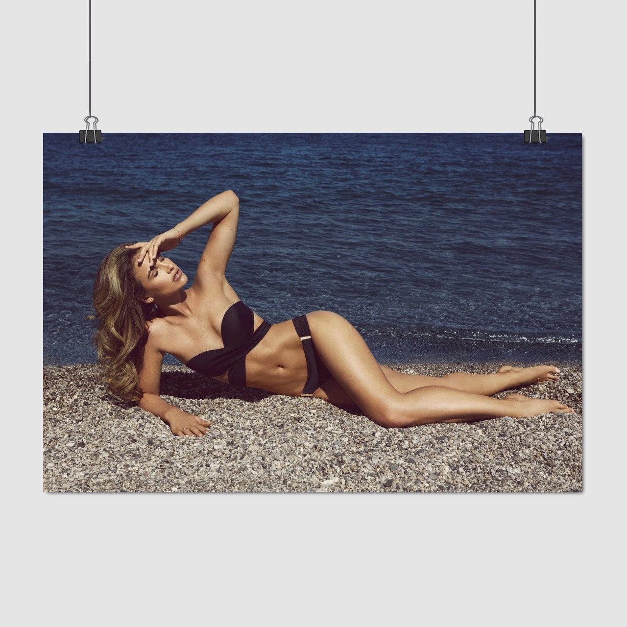 Плакат "Дівчина на пляжі", 40×60см