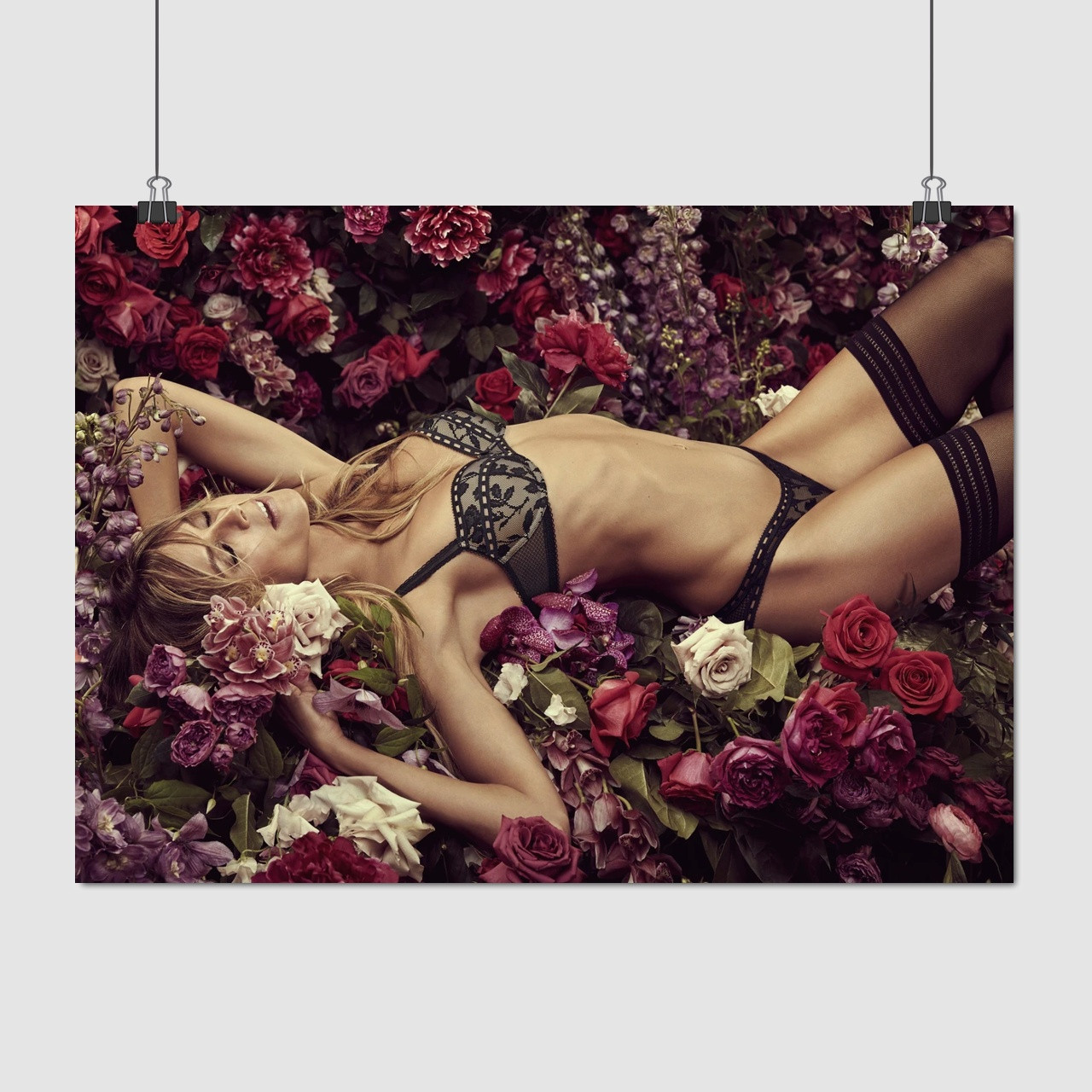 Плакат "Дівчина у квітах", 43×60см