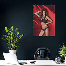 Плакат "Дівчина модель на червоному фоні", 60×43см, фото 3