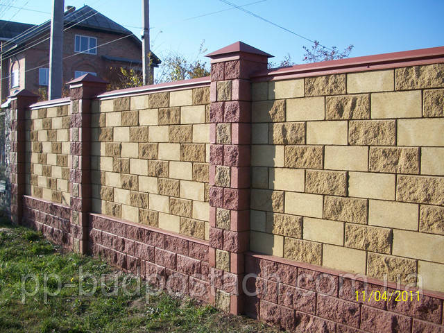 Будівництво паркану з декоративних блоків