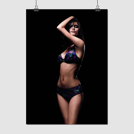 Плакат "Дівчина на чорному тлі", 60×43см, фото 1