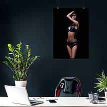 Плакат "Дівчина на чорному тлі", 60×43см, фото 3