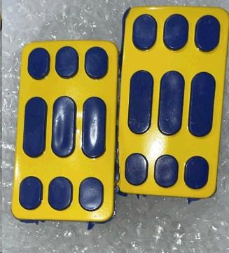 Гумки підніжок водія Delta (сині, метал-жовтий) EVO