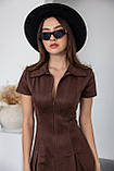 Коричневе приталене плаття із замші в діагональ, фото 3