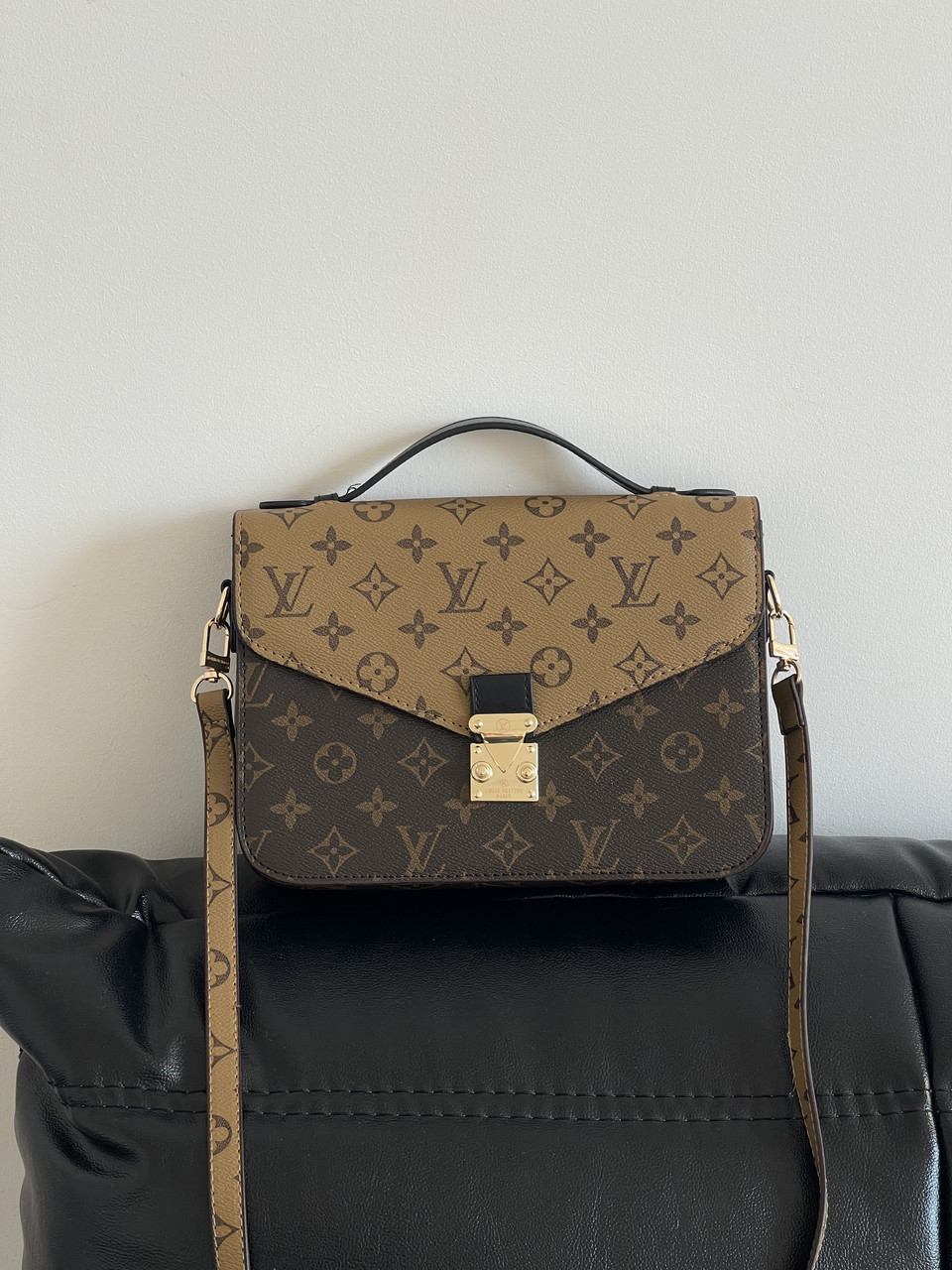 Сумка жіноча Луї Вітон через плече Louis Vuitton Medium Pochette моногам