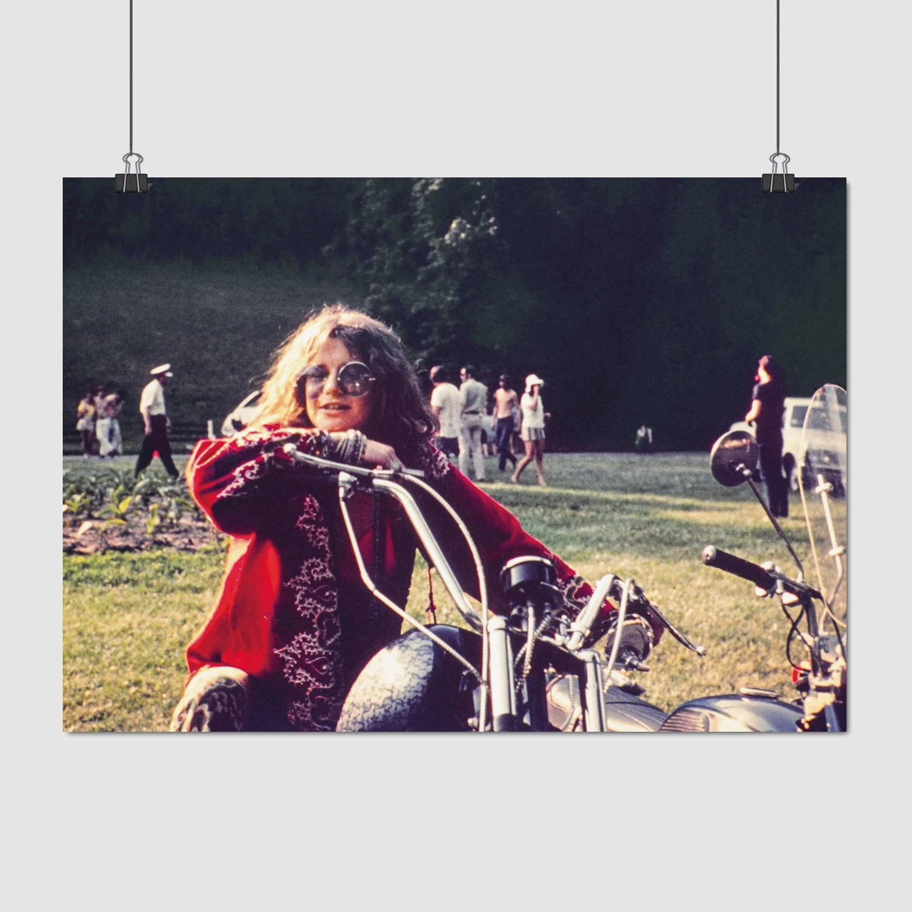 Плакат "Дженіс Джоплін на мотоциклі (1970), Janis Joplin", 43×60см
