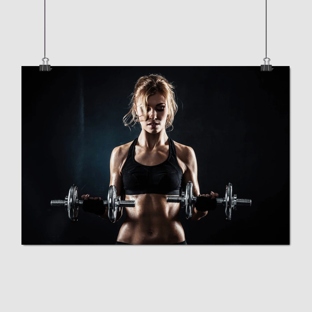 Плакат "Дівчина тримає дві гантелі", 40×60см
