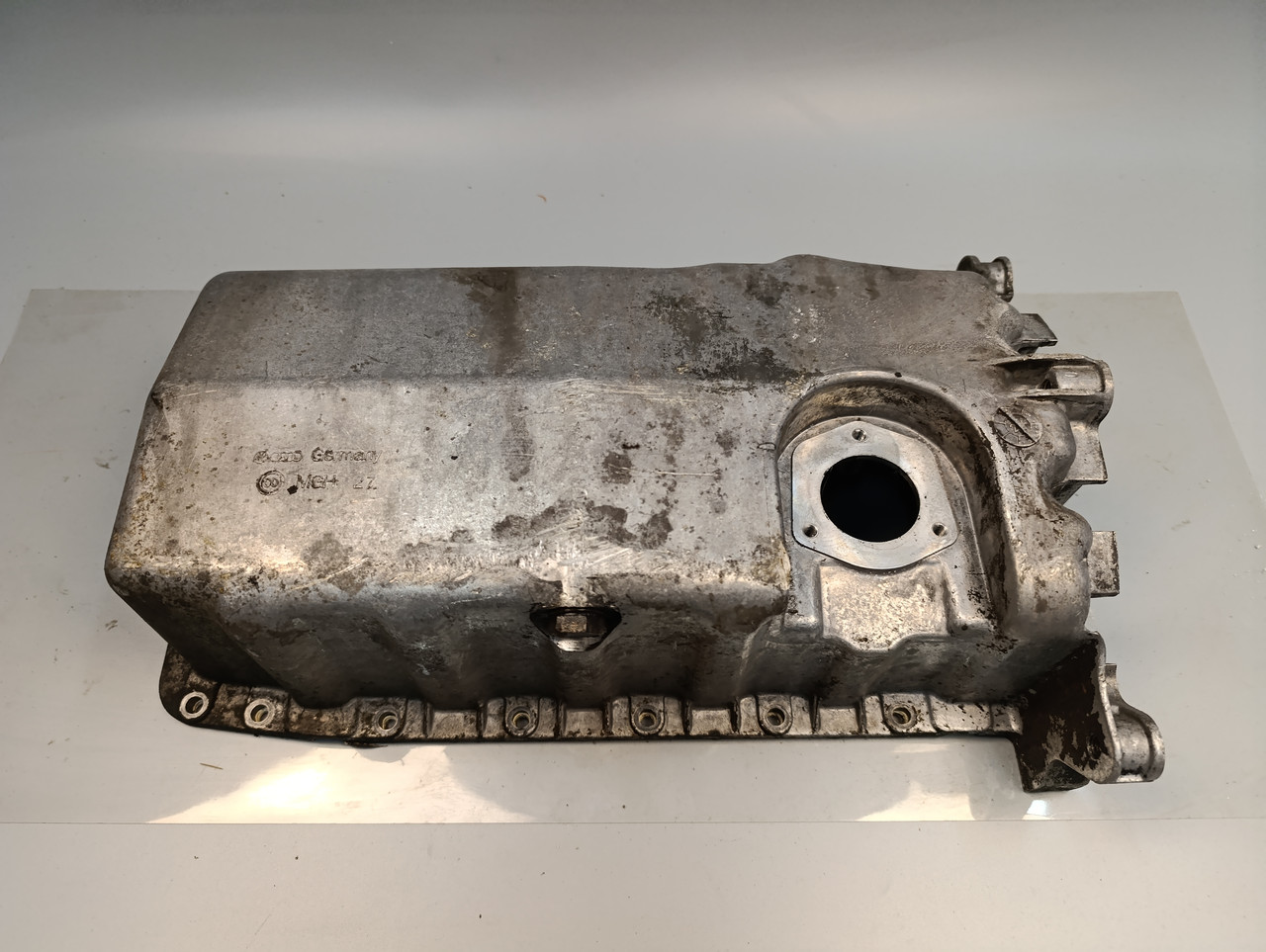 VW Skoda Seat Оливний піддон 038103603N
