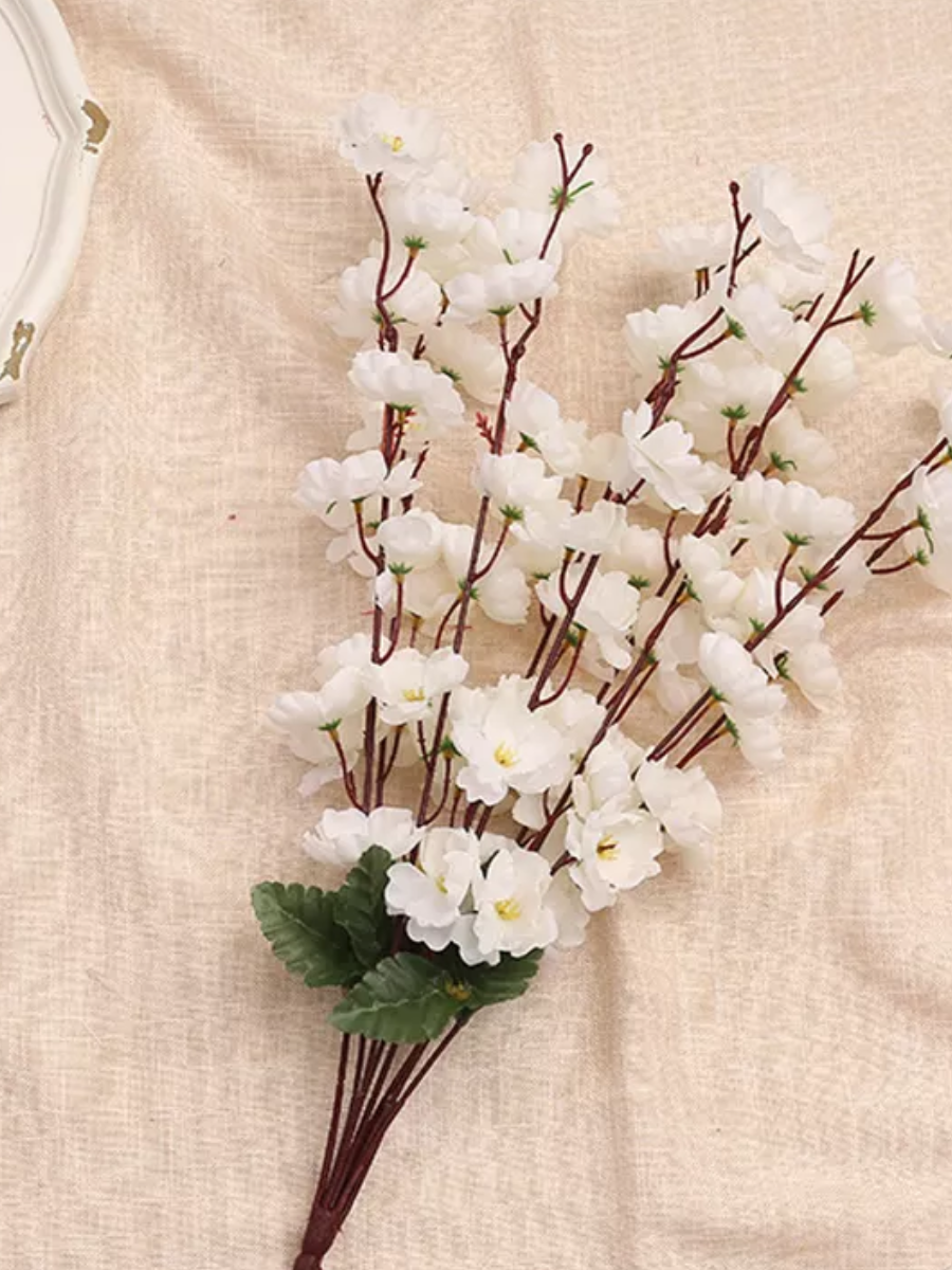 Букет сакура , цена указана за 1 букет высота 40 см,7 веточек/ цвет на фото