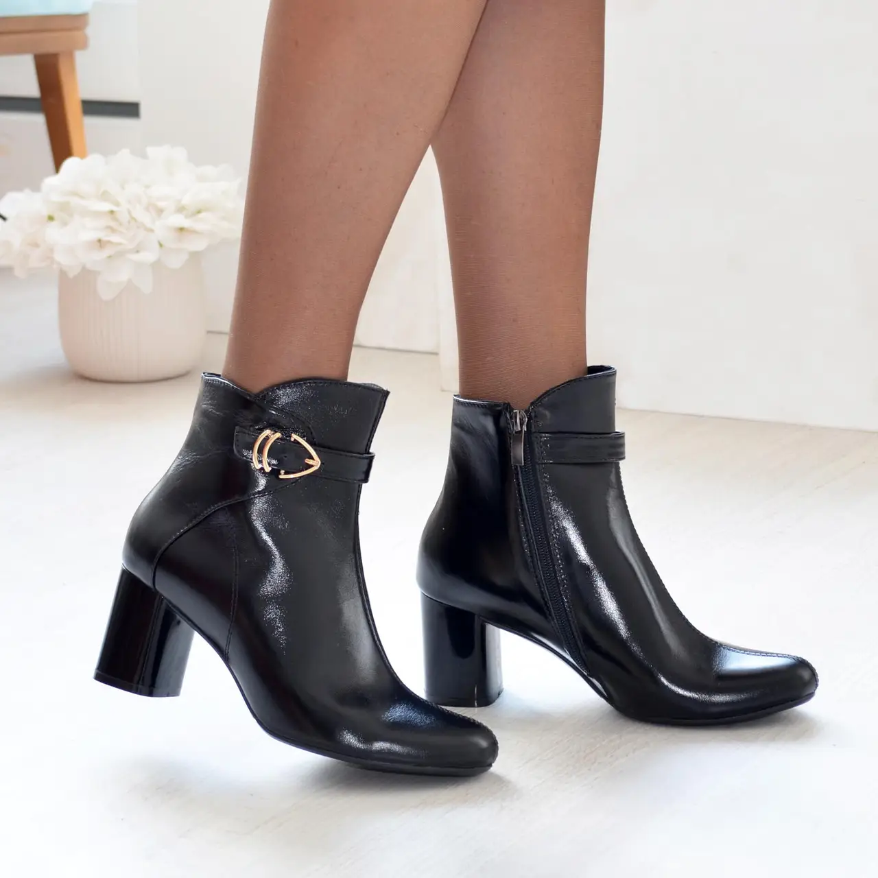 Черевики жіночі чорні на невисокому підборі. Натуральна лакова шкіра, фото 1