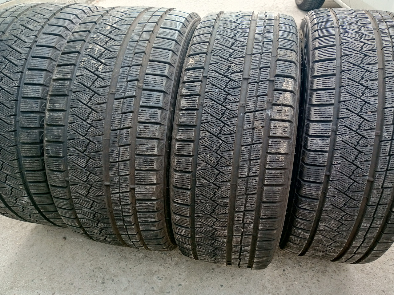 Комплект зимніх шин різношироких 245/45/19, 275/40/19, Triangle Snowlink, 22-23рік