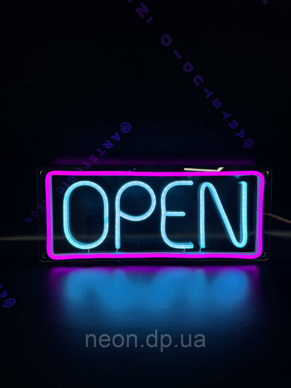 Неонова вивіска "Open"