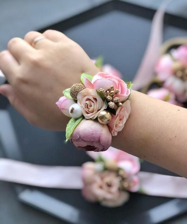 Браслет зі штучних квітів