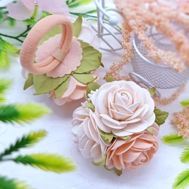 Заколка для волосся зі штучними квітами