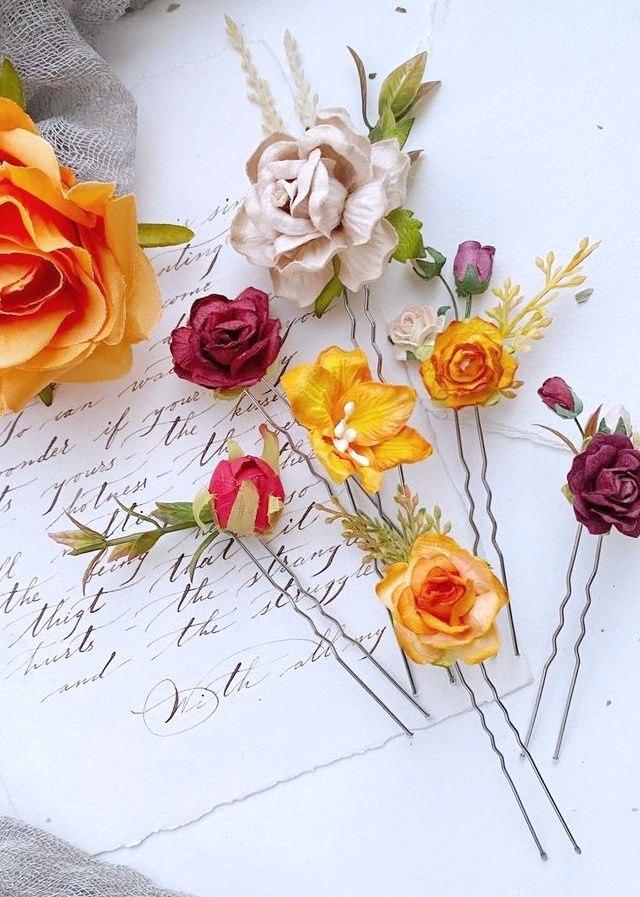 Шпильки зі штучними квітами