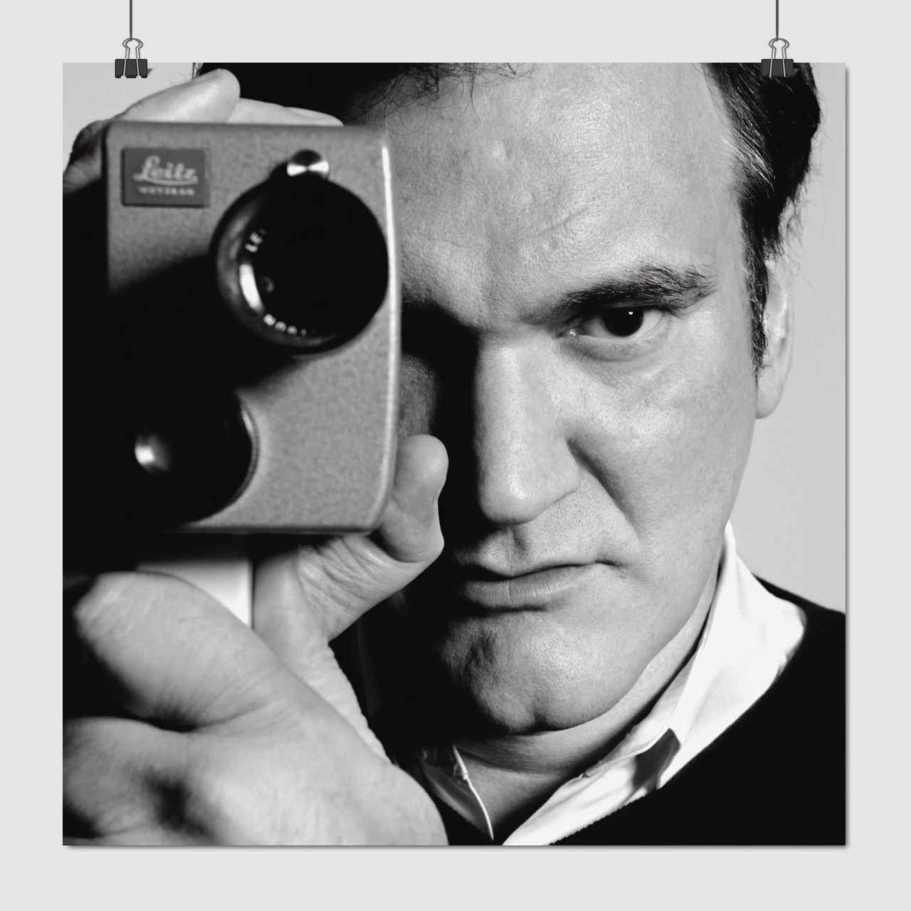 Плакат "Квентін Тарантіно з кінокамерою, Quentin Tarantino", 60×60см