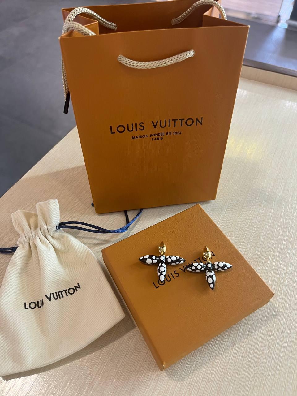Сережки Louis Vuitton з позолотою – елегантність і стиль у кожній деталі
