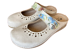 Жіночі закриті шльопанці на липучках у дірочку та низькій ортопедичній платформі з регульованою повнотою ноги