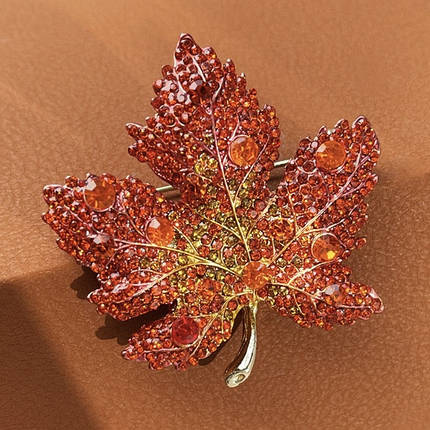 Брошка на золотистій основі листочок усипана оранжевими кристалами, що переливаються, розмір виробу 50х50 мм, фото 1