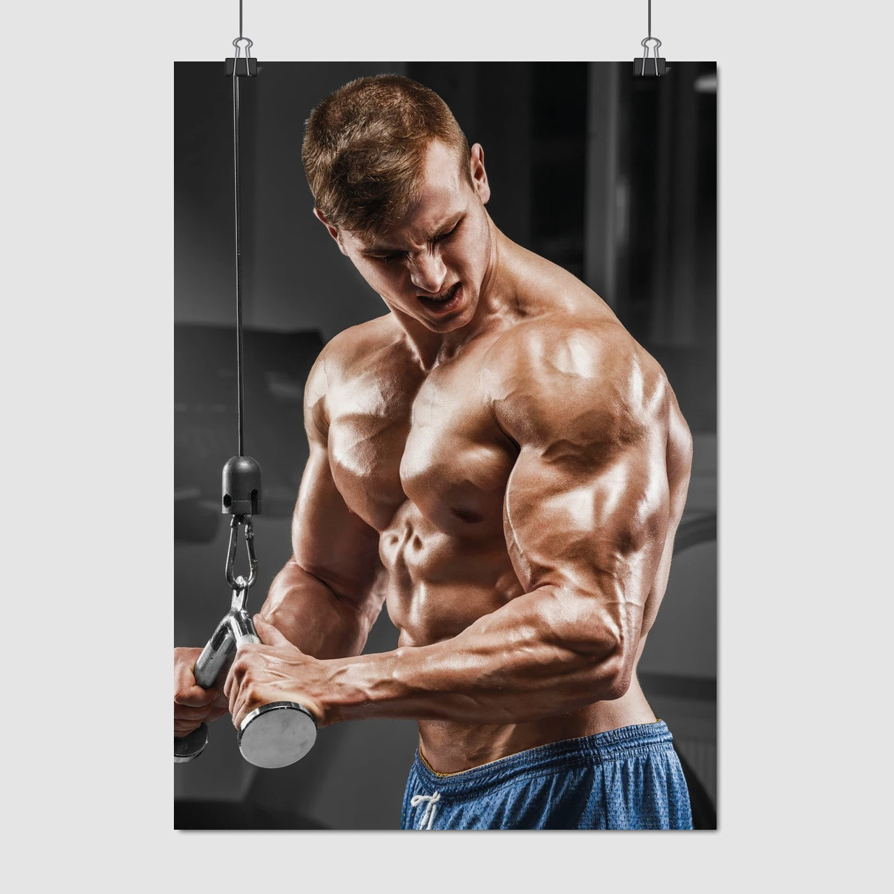 Плакат "Бодібілдер качає біцепс на тренажері", 60×43см