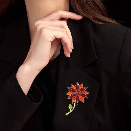 Брошка на золотистій основі квіточок з різнобарвними пелюстками покрита кольоровою емаллю розмір 95х55 мм, фото 2