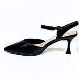 Жіночі шкіряні босоніжки чорного кольору на каблуку G44-02H-Y021Y розмір 36, фото 2