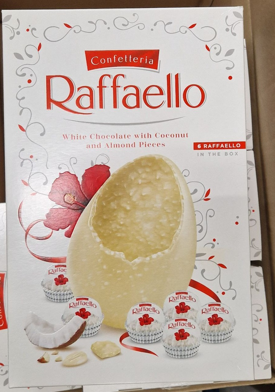 Шоколадне яйце з цукерками Raffaello 250 г.