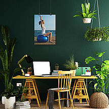 Плакат "Дівчина сидить на кулі", 60×43см, фото 5