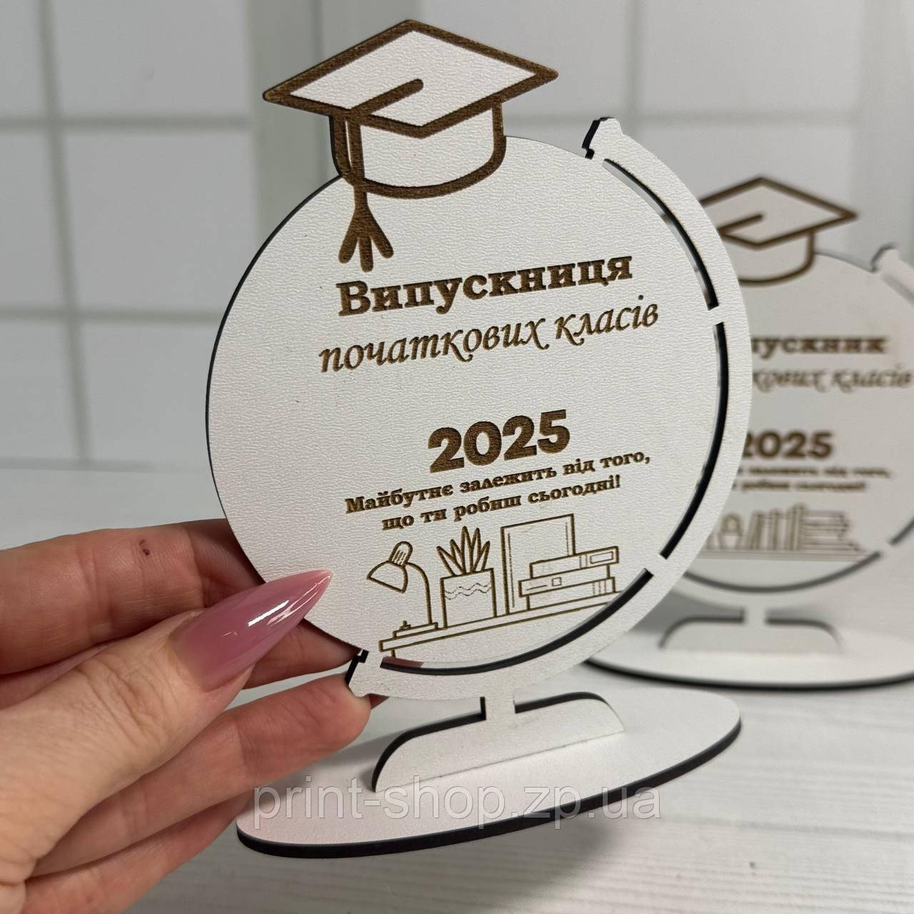 Оскар Глобус "Випускниця початкових класів" 13 см