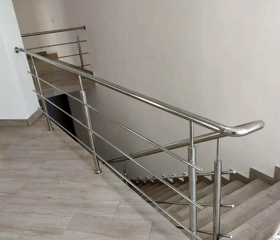 Перила/огородження з нержавійки AISI 304, поручень Ø38 мм, стійка Ø38 мм, 3 ригелі Ø16 мм, бокове кріплення