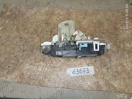 Замок передніх лівих дверей Dodge Caliber 2006-2013 000063673