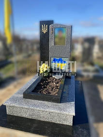 Консультація: 096 332 70 70 | Військовий гранітний пам'ятник. З граніту габро та покостівка. Має накладний бронзовий тризуб на стелі.