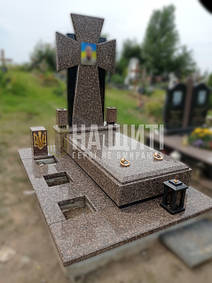 Консультація: 096 332 70 70 | Військовий пам'ятник на могилу героя виконаний з українського дідковицького граніту у вигляді козацького хреста на могилу.