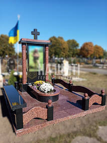 Консультація: 096 332 70 70 | ЗСУ пам'ятник для героя виконаний в українському граніті габро та лізниківський з колонами та хрестом.
