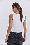 Жіноча безрукавка майка без принтів, фото 2