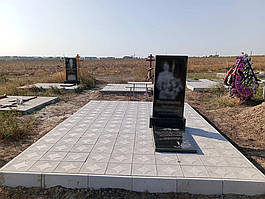 Вертикальный памятник с надгробной плитой 1